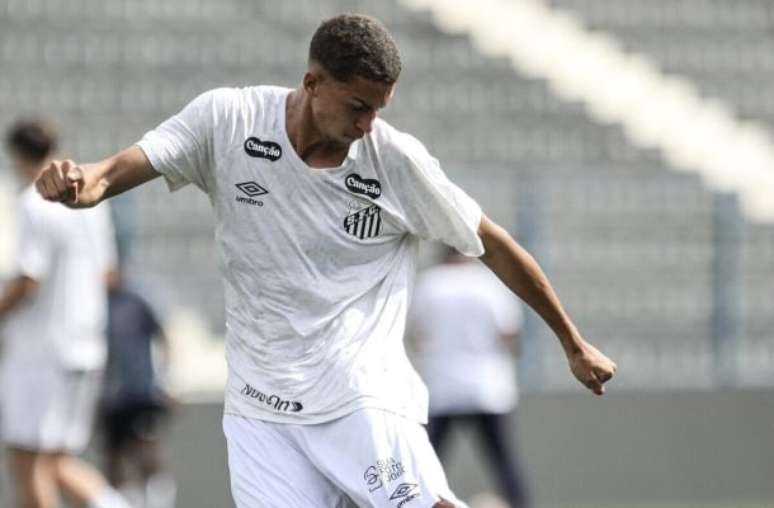 - Fotos: Reinaldo Campos/ Santos F.C. - Legenda: Vinícius Lira tem três partidas pelo Campeonato Estadual