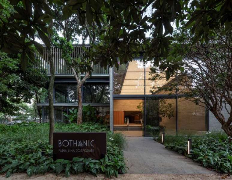 With an area of ​​5,100 square meters, Bothanic Faria Lima Corporate was designed about 50 meters by shopping iguatemi