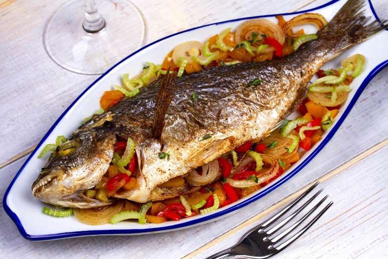 Fish stuffed with vegetables 