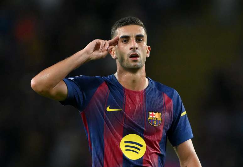 Ferr&aacute;n Torres comemorando um gol do Barcelona 