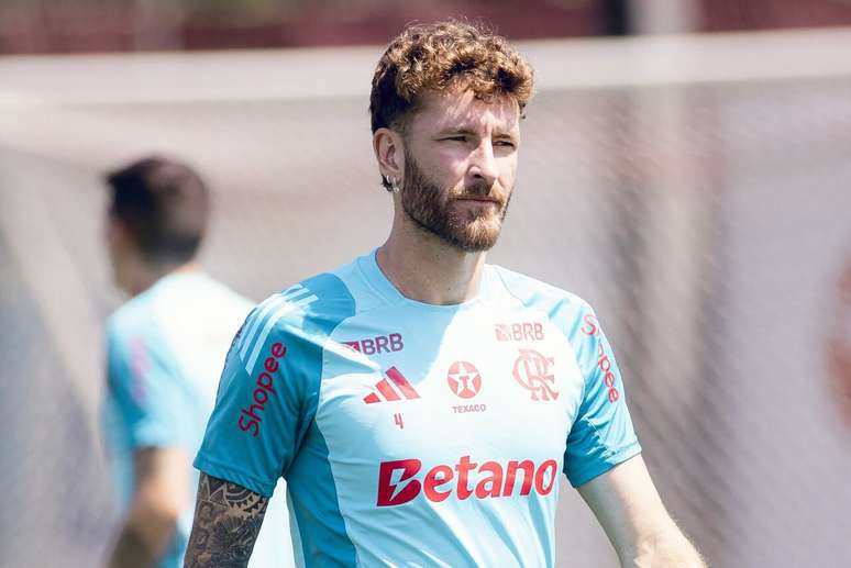 Léo Pereira está em condições de jogar partida –