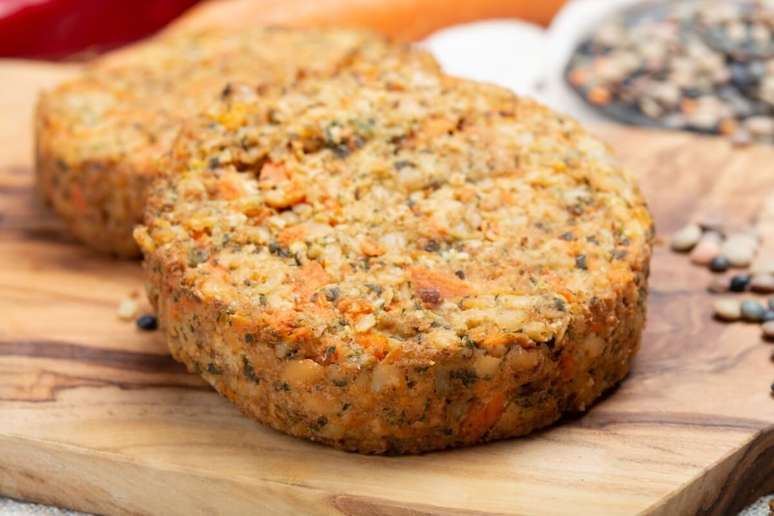 Hambúrguer de lentilha com cenoura 