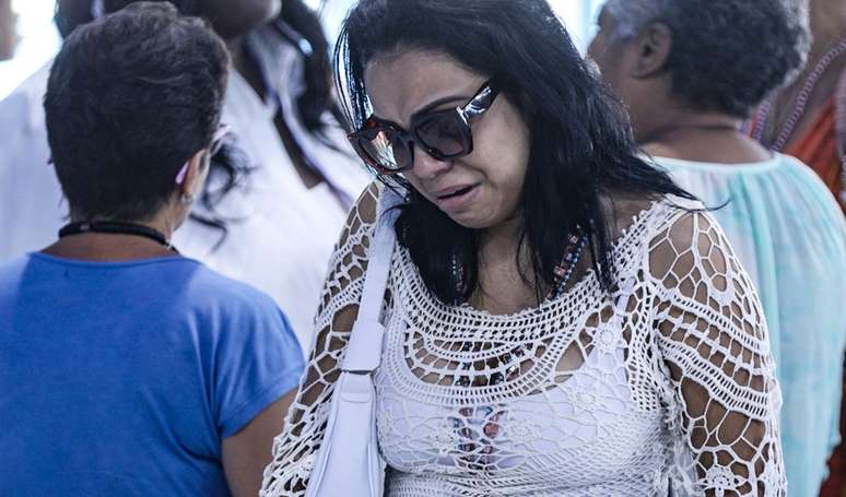 Corpo de Gilsinho, intérprete de sambas-enredo da Portela, é velado na quadra da escola em 1º de outubro de 2025; cantor morreu aos 55 anos.