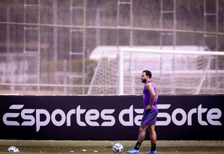 Memphis Depay não atua pelo Corinthians desde a partida contra o Athletico –