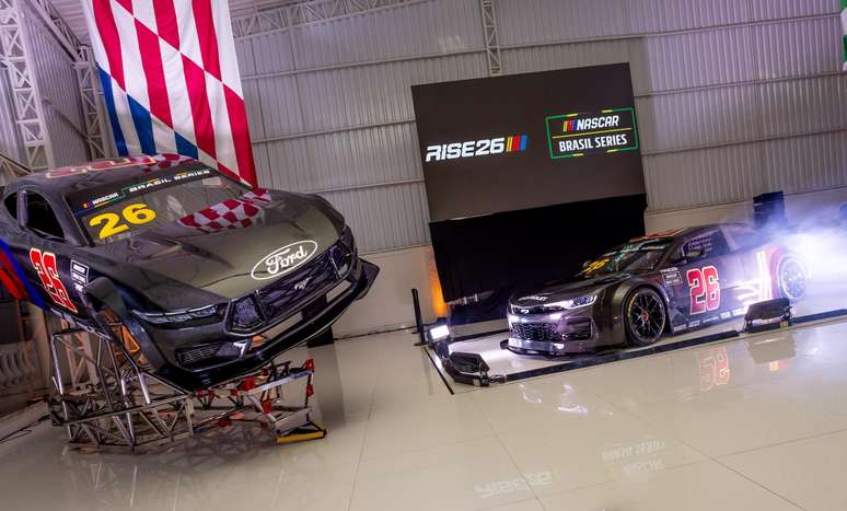 Novo Camaro e Mustang durante a apresentação do RiSE26