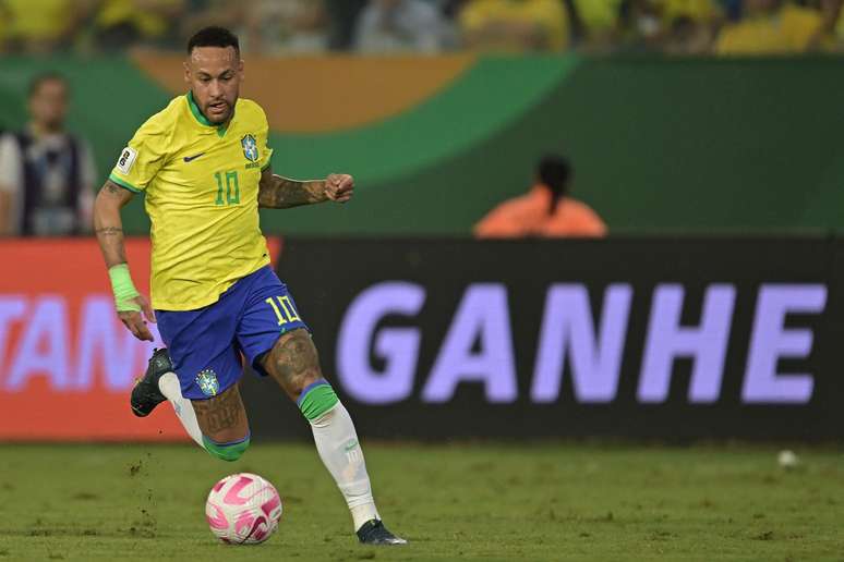 Neymar em partida de futebol pela Seleção Brasileira