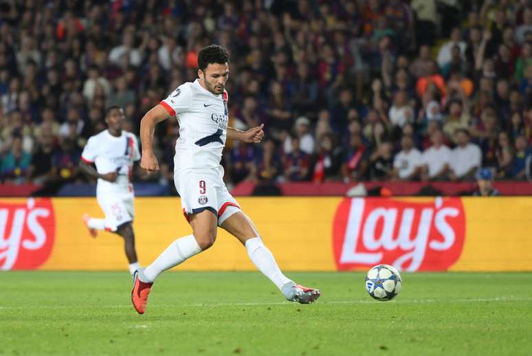 Gon&ccedil;alo Ramos marcando o segundo do PSG e decidindo a partida 