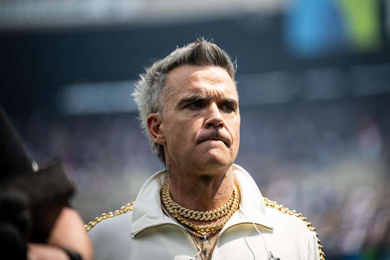With Tourette syndrome, Robbie Williams reveals that he is afraid to go back to stage