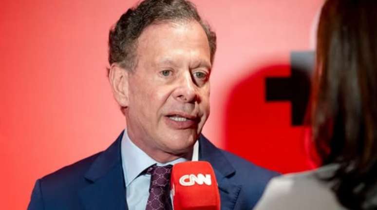 Dono de vários negócios, João Camargo se desligou da CNN Brasil para focar na TMC, antiga rádio Transamérica