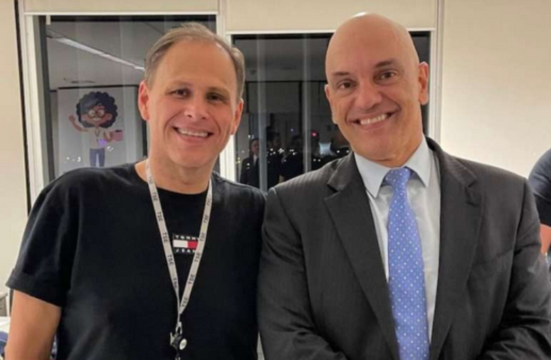 O perito computacional Eduardo Tagliaferro ao lado do ministro Alexandre de Moraes.