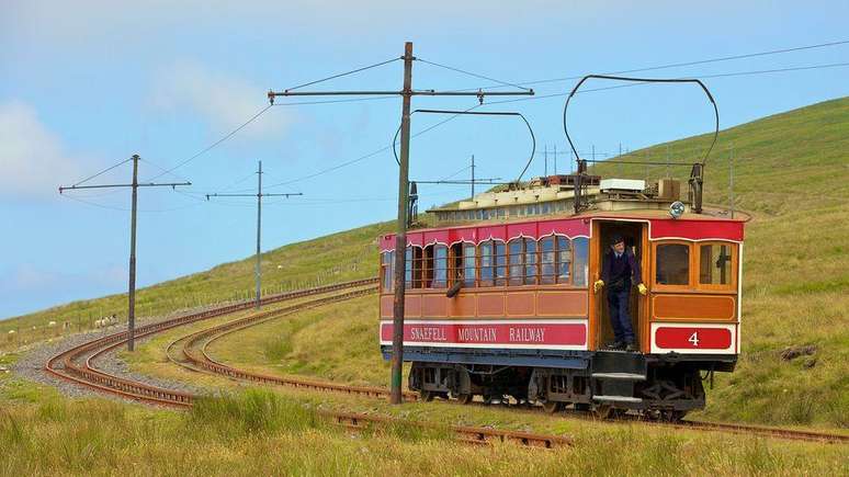 Aberta em 1895, the Snaefell Mountain Railway transporta os turistas para conhecer a vista panor&acirc;mica do ponto mais alto da Ilha de Man