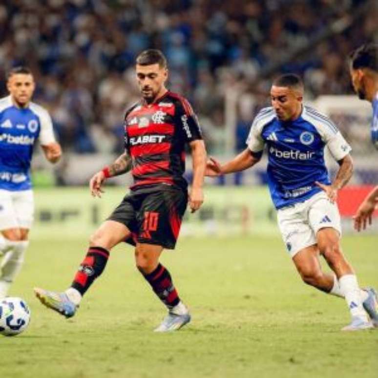 Cruzeiro segue na perseguição ao líder Flamengo
