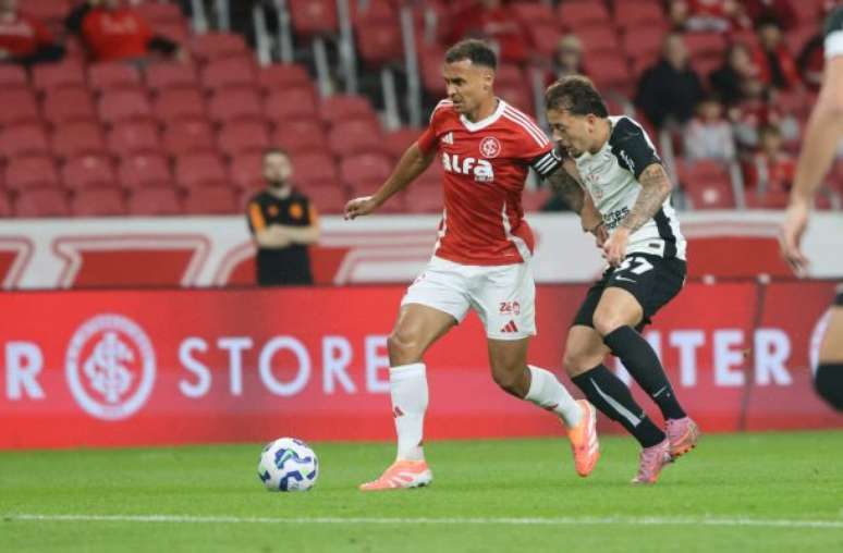 Internacional e Corinthians protagonizaram um jogo quente no primeiro tempo no Beira-Rio –