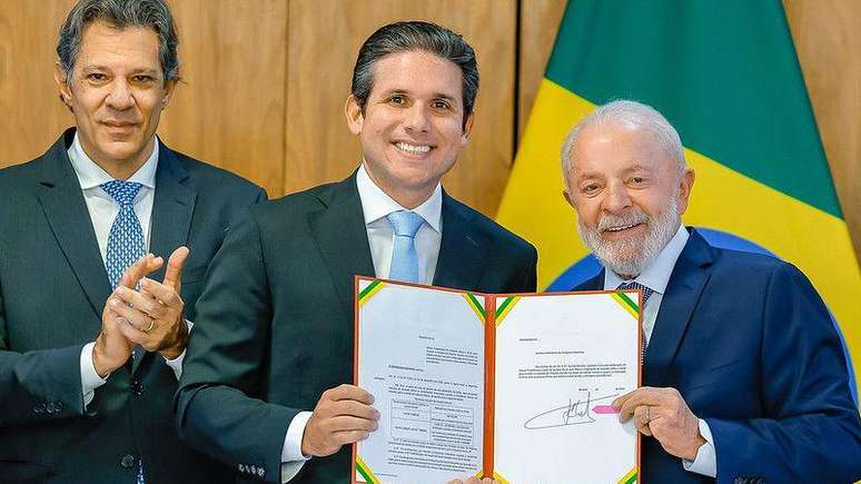 Haddad, Motta e Lula em março, durante cerimônia que marcou o envio do projeto da isenção ao Congresso