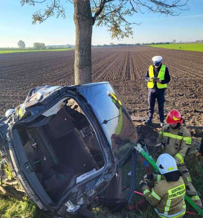 Como ficou carro ap&oacute;s acidente de jogadores brasileiros na Pol&ocirc;nia &ndash;