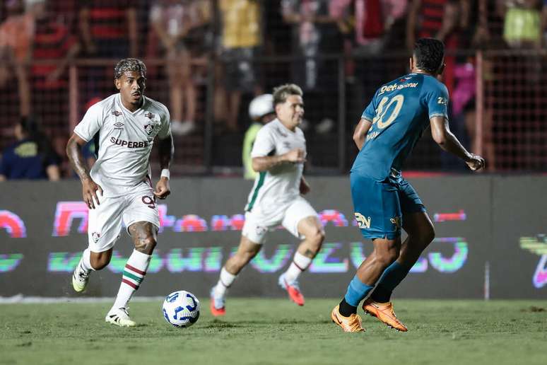 John Kennedy em a&ccedil;&atilde;o contra o Sport, na Ilha do Retiro &ndash;
