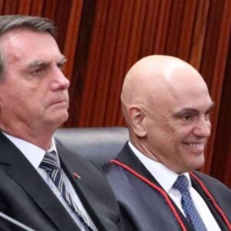 Defesa de Bolsonaro pede a Moraes liberação deligações telefônicas entre ex-presidente e advogados