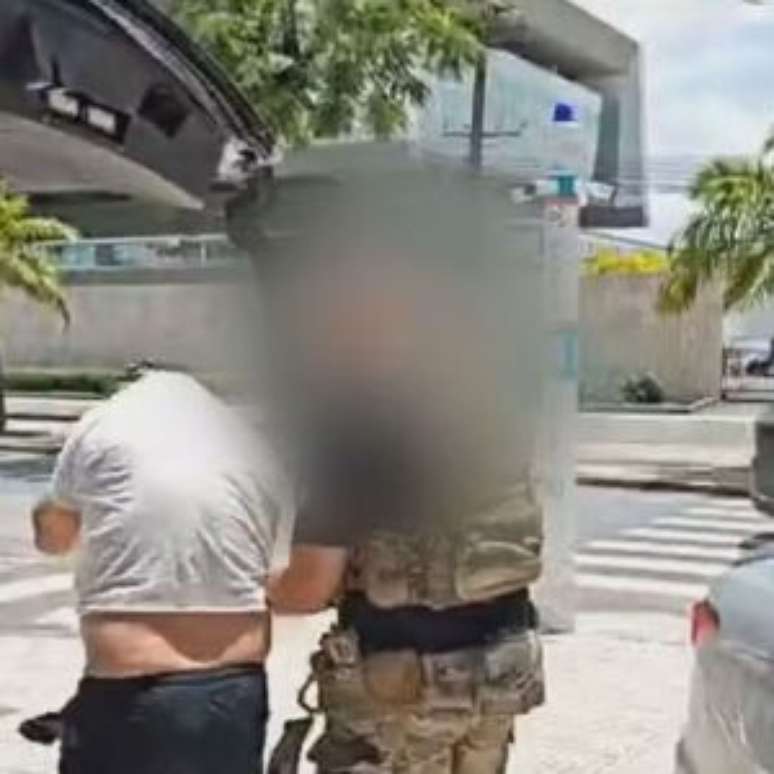 Suspeito de fraude sendo preso no Recife.