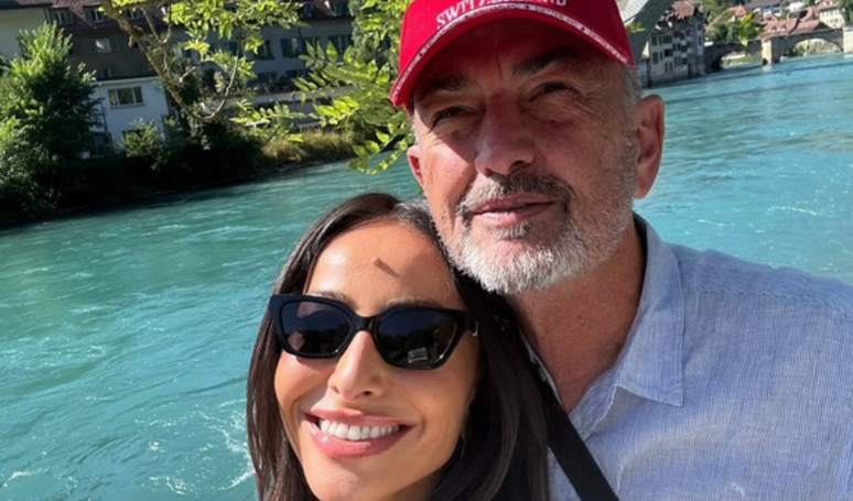 Após retirada de pâncreas, Sabrina Sato confirma que o pai está com câncer e faz desabafo: 'Tratamento muito grande'.