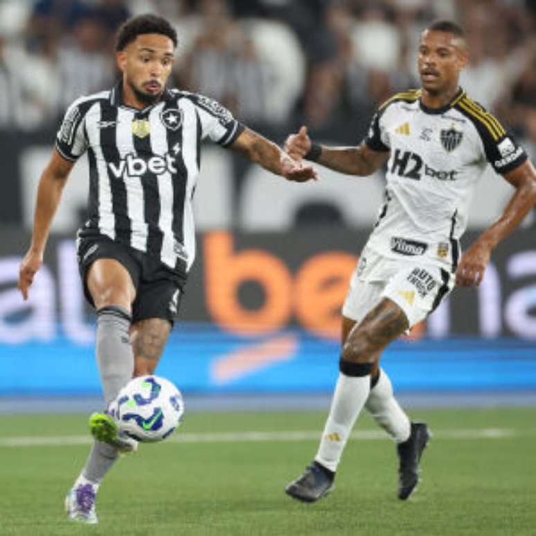 Vitinho em ação pelo Botafogo.