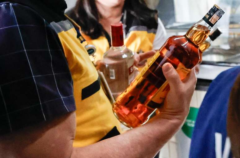 Casos de intoxicação por metanol em bebidas adulteradas