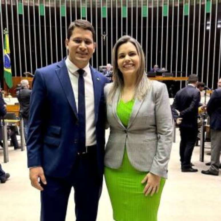 Casal de Deputados Júnior e Clarissa Tércio.