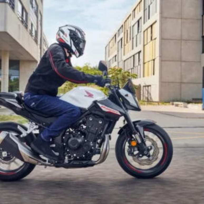 Depois de uma década fora do país, a CB 500 Hornet retorna repaginada.