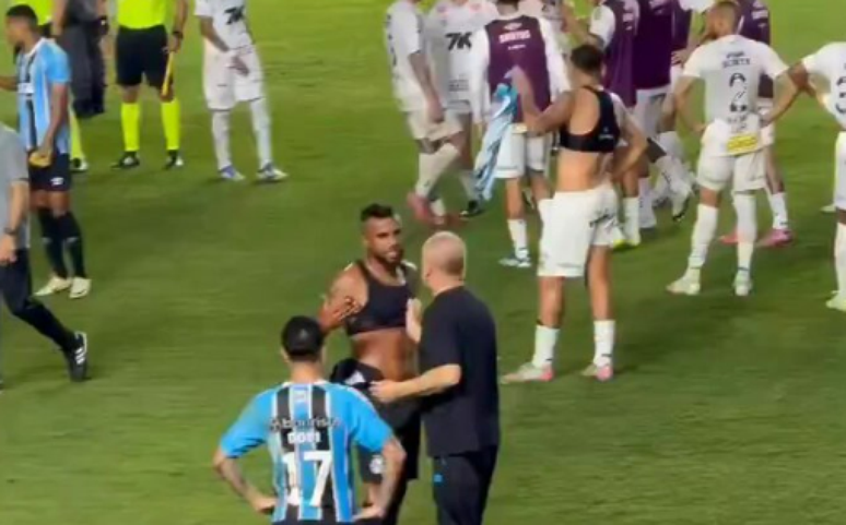 Alex Santana e Mano Menezes se desentenderam