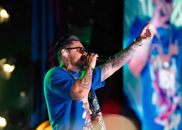 Rapper Hungria cantando