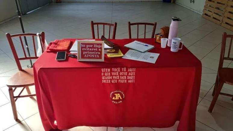 Grupos de Jogadores An&ocirc;nimos podem ser um primeiro canal para que pessoas com problemas com jogos de azar encontrem ajuda, diz psiquiatra da FMUSP