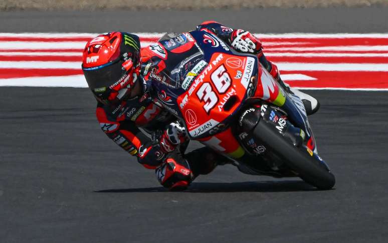 Piqueras supera rivais e lidera os treinos em Mandalika, em sexta marcada por quedas e tensão na luta pelo título da Moto3