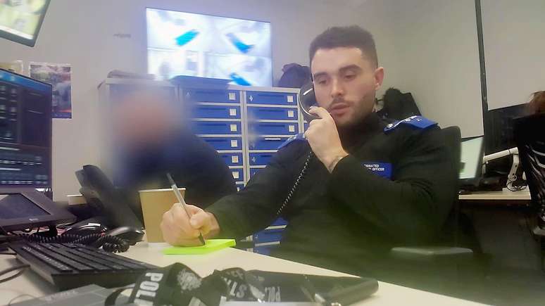 Rory Bibb, o rep&oacute;rter do programa Panorama, que trabalhou sete meses ao lado de policiais na delegacia de Charing Cross