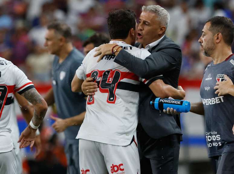 Crespo promoveu mudan&ccedil;as no time para encarar o Fortaleza &ndash;