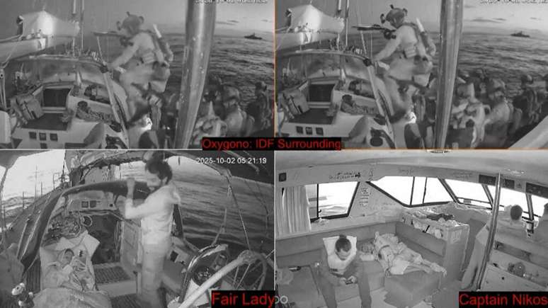 Captura de vídeo, retirada de uma transmissão ao vivo realizada em 2 de outubro de 2025 pela Flotilha Global Sumud, mostra soldados da marinha israelense (acima) embarcando no navio 'Oxygono', um dos barcos da flotilha Global Sumud, que tem como objetivo romper o bloqueio israelense na Faixa de Gaza.