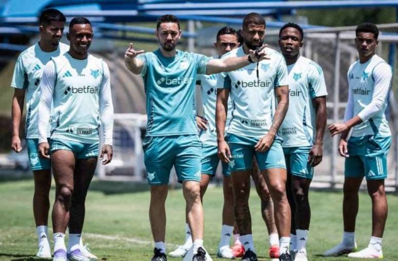 Jogadores do Cruzeiro fizeram atividade na Toca da Raposa –
