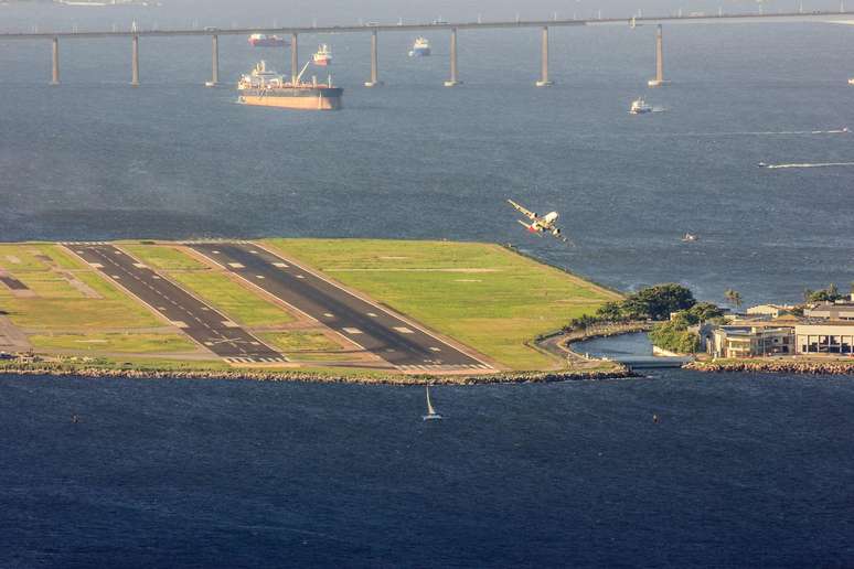 Com redirecionamento de voos para o Gale&atilde;o, Santos Dumont ficou mais focado na ponte a&eacute;rea