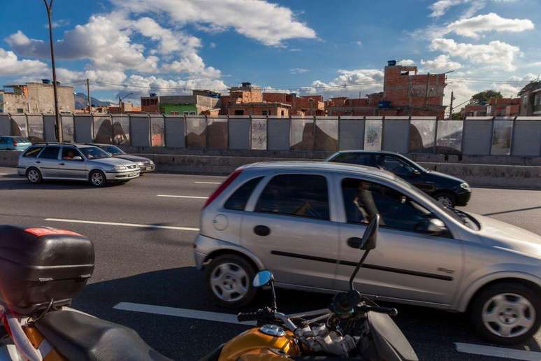Passageira relata medo de passar pela Linha Vermelha para ir para o Gale&atilde;o: 'N&atilde;o me sinto confort&aacute;vel'