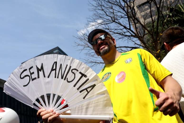 Ato contra a PEC da Blindagem na Avenida Paulista teve manifesta&ccedil;&otilde;es contra a anistia