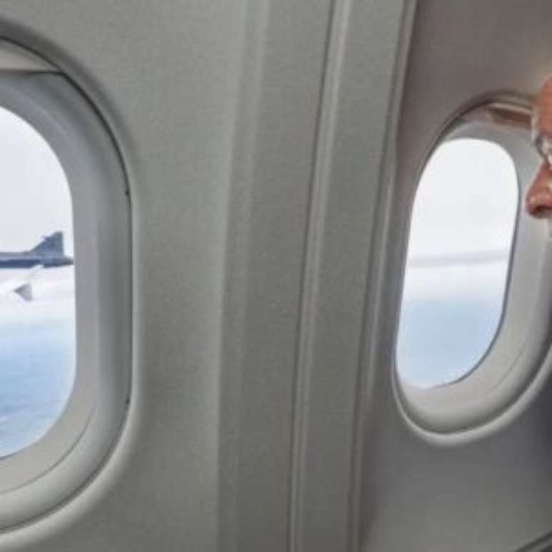 Lula em avião.