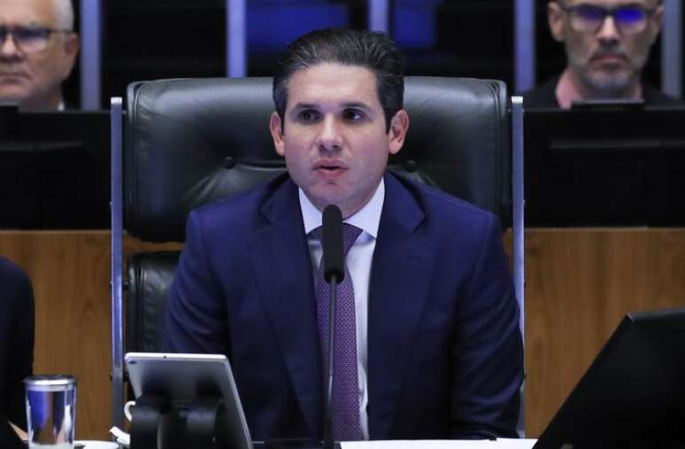 Hugo Motta defende multas e fiscalização mais pesadas para fabricantes e comerciantes