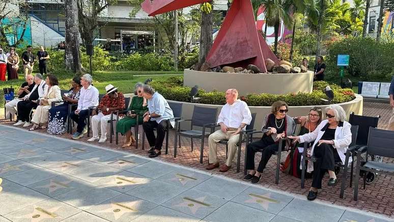 Alguns artistas veteranos ganharam uma estrela; novos nomes dever&atilde;o ser acrescentados em breve