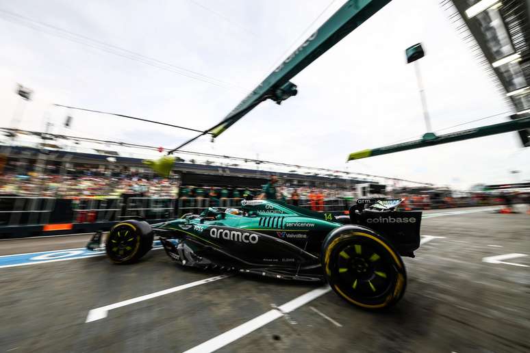 Alonso coloca Aston Martin em P1 no primeiro treino livre