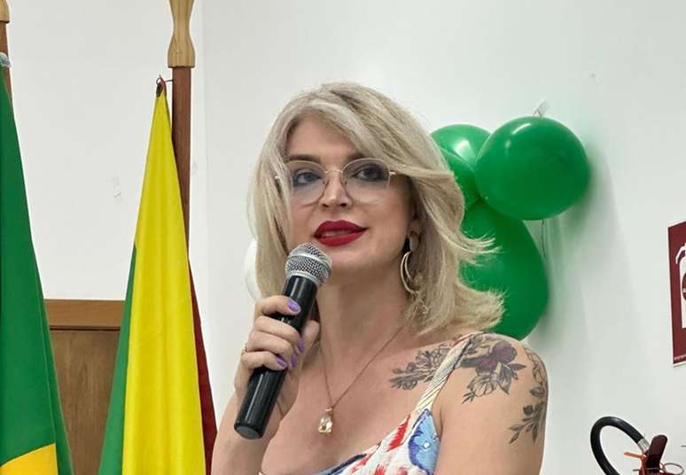 Trans teacher banned from school and victim of pornographic assembly: “I am resistance”