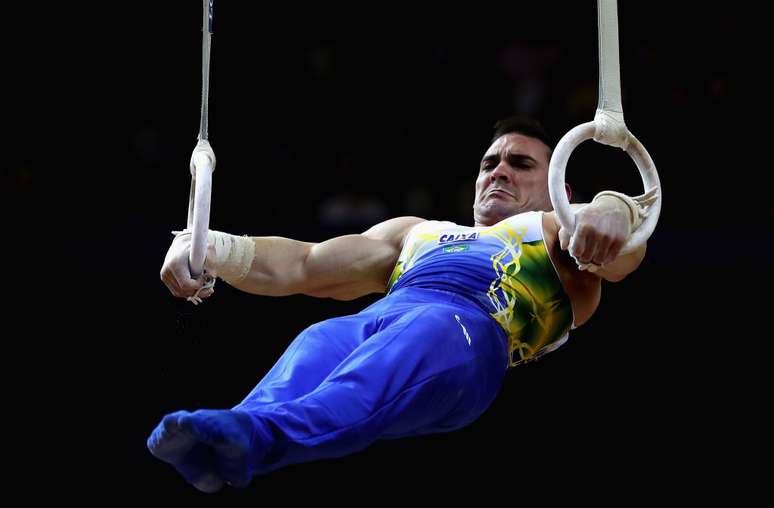 Arthur Zanetti competindo nas argolas em Doha