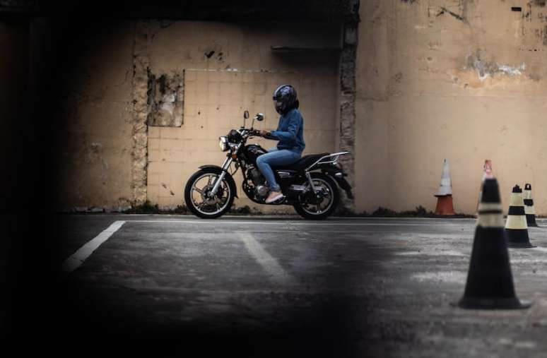 45% dos proprietários de veículos de duas rodas pilotam atualmente sem CNH