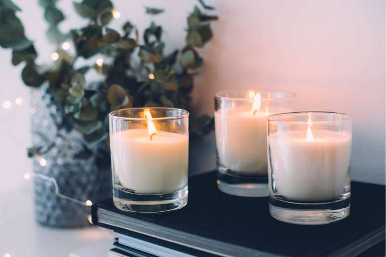 Acender velas brancas em ora&ccedil;&atilde;o a S&atilde;o Francisco de Assis ajuda a afastar as afli&ccedil;&otilde;es no amor 