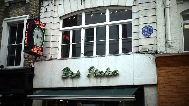 The Soho building in London, where John Logie Baird kept the first television broadcasts in history, received a commemorative blue sign in 1951
