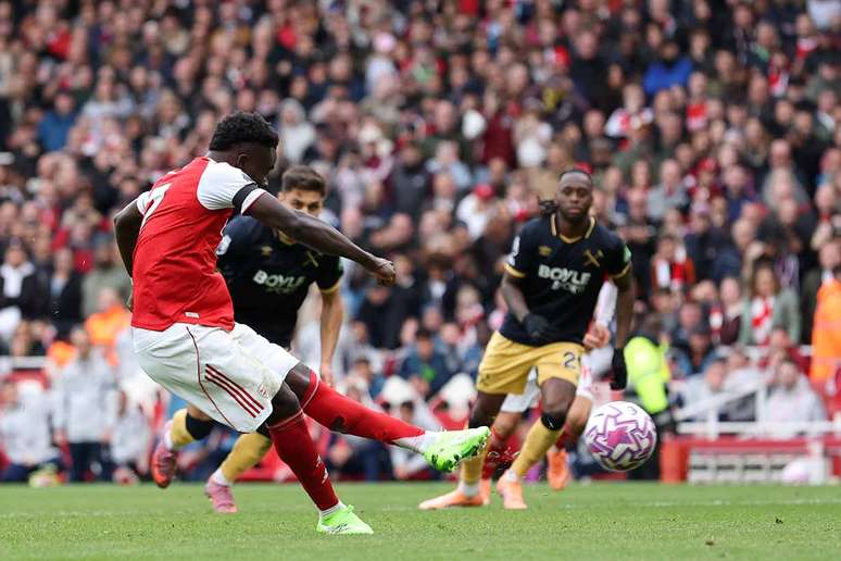 Cobran&ccedil;a de p&ecirc;nalti convertida por Saka &ndash;