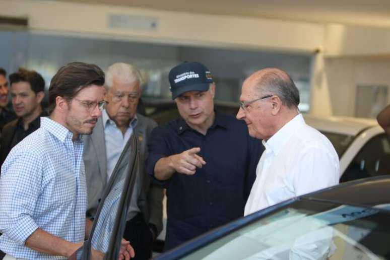 Alckmin e Renan Filho visitam concessionária Hyundai em Brasília