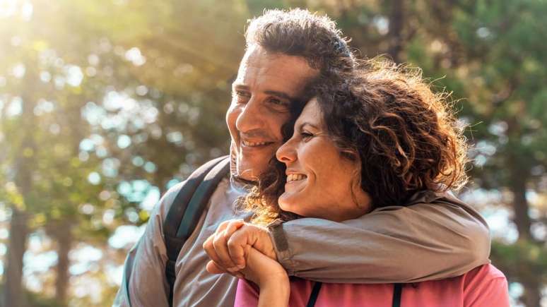 Descubra quais signos não abrem mão de ter o controle da relação e entenda como cada um lida com o amor e a vida a dois.